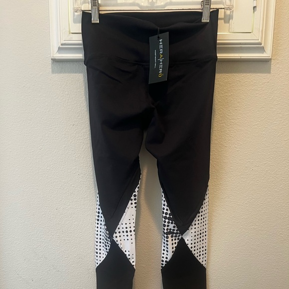 Hera Hero Women's High Waist Seamless workout Leggings in White /Black polka dot - Picture 1 of 4